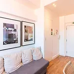 Classic, Modern Comfort In The Center Of Apartamento