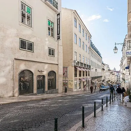 Classic, Modern Comfort In The Center Of Daire Lisboa